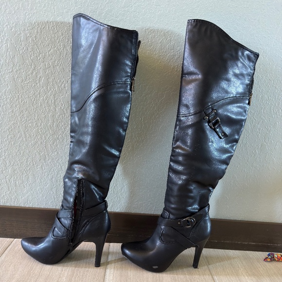 Guess Over the Knee Black Boots Size 11 (fits like 10) - Picture 1 of 4